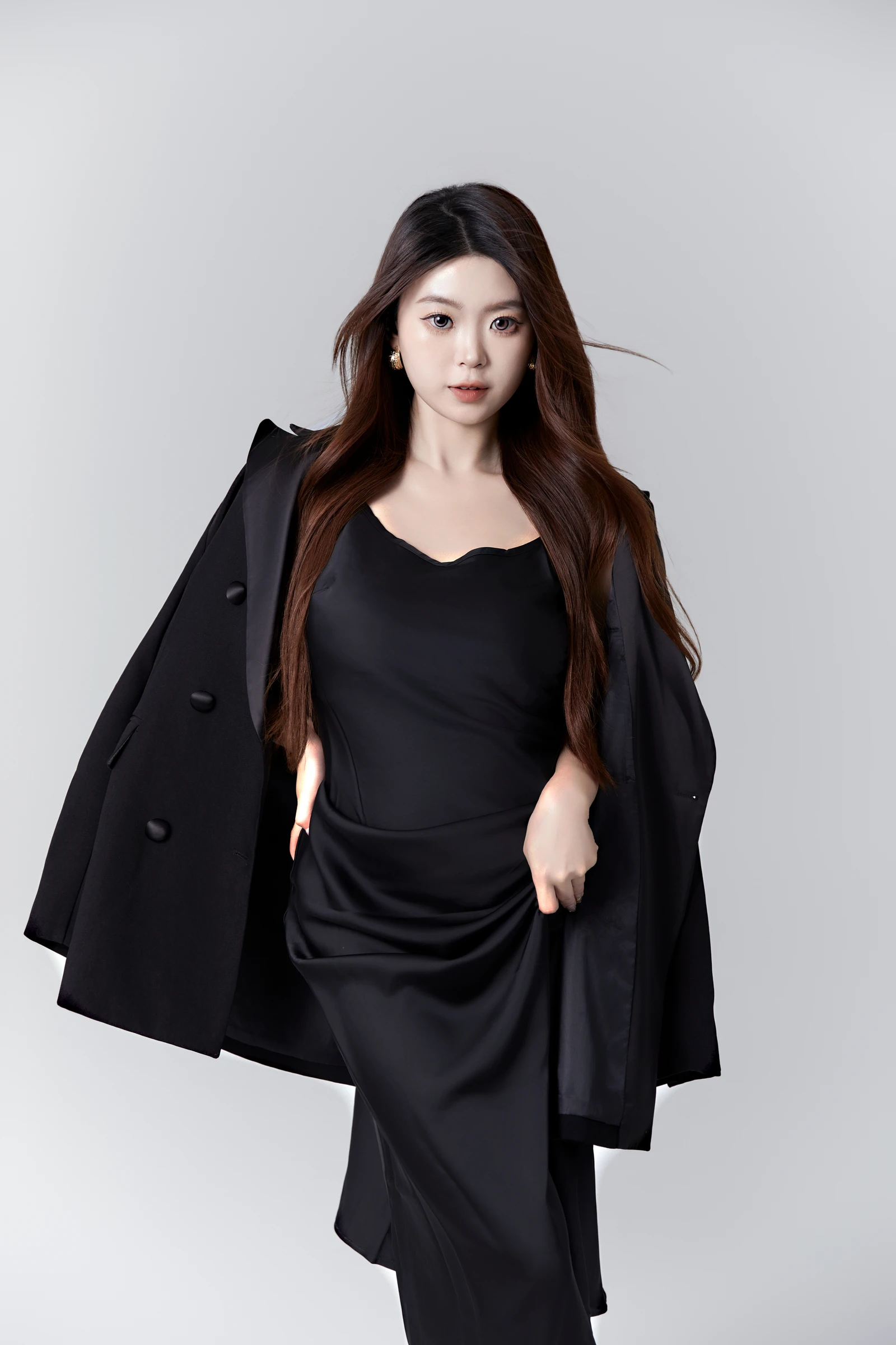 [YITUYU]艺图语-2024.10.15-黑色西装写真-CARLEE是77呀-[21P-282MB]-7.webp